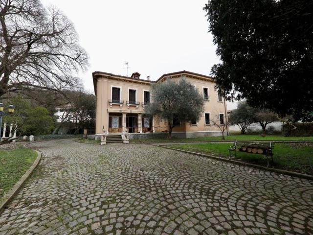 Villetta indipendente in vendita di 470 m² in Via S. Stefano