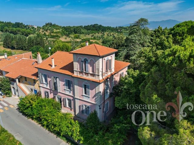 Villetta indipendente in vendita di 470 m² in Via Saffo, 25