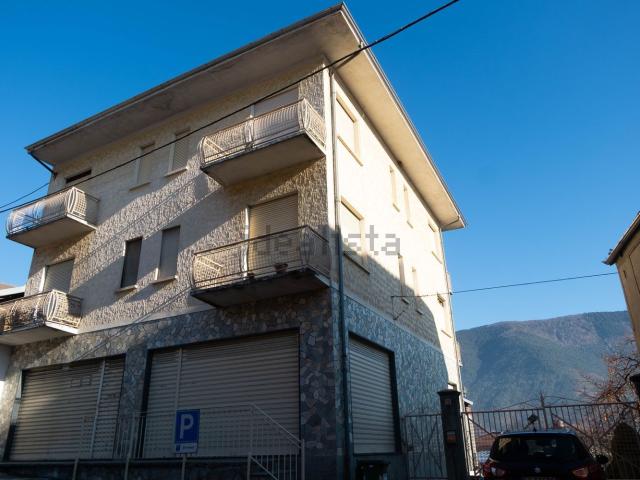 Villetta indipendente in vendita di 470 m² in Via Roma, 13