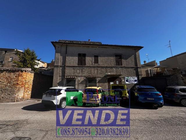 Villetta indipendente in vendita di 470 m² in Viale delle Clarisse, 14