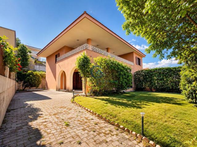 Villetta indipendente in vendita di 470 m² in Corso Telesio, 80