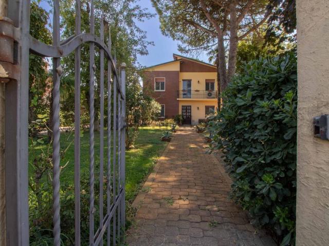 Villetta indipendente in vendita di 473 m² in Via Dugliolo, 14