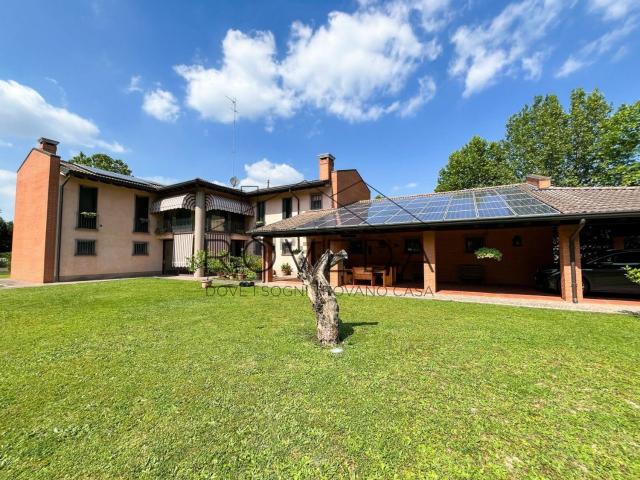 Villetta indipendente in vendita di 475 m² in Via delle Acquette