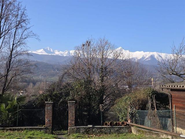Villetta indipendente in vendita di 475 m² in Strada Vecchia di Bricherasio