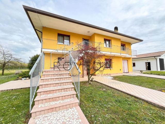 Villetta indipendente in vendita di 476 m² in Via Tiziano Vecellio