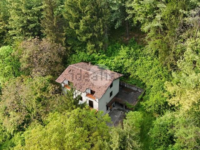 Villetta indipendente in vendita di 48000 m² in Via Tengattini, 100