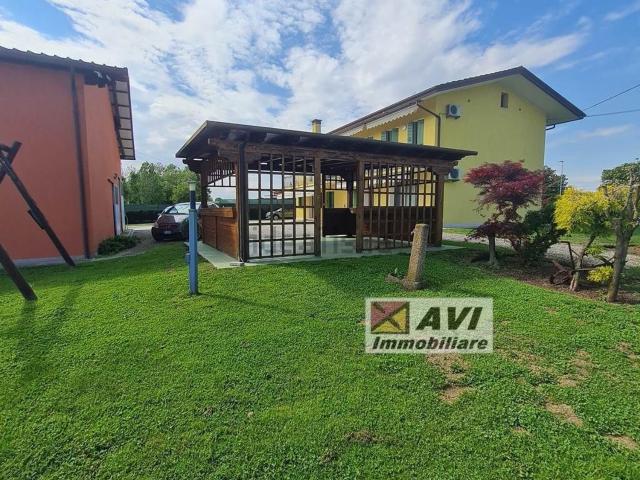 Villetta indipendente in vendita di 480 m²