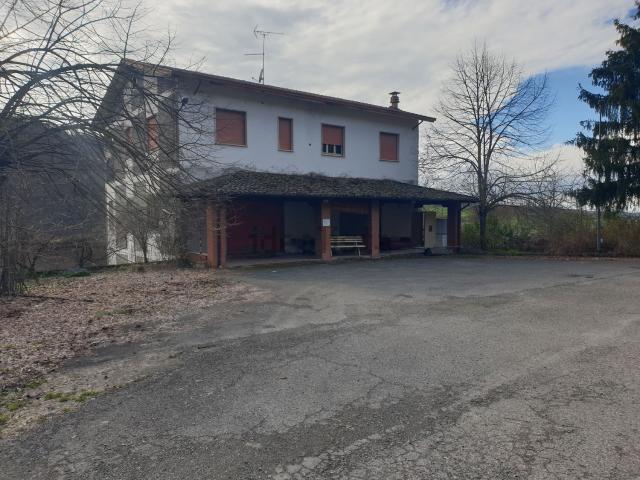 Villetta indipendente in vendita di 480 m² in Via Cesare Battisti