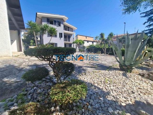 Villetta indipendente in vendita di 480 m² in Via Gioacchino Rossini, 31