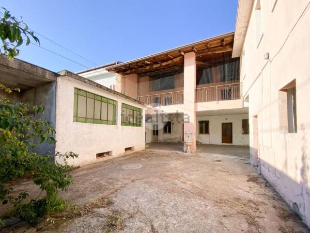 Villetta indipendente in vendita di 480 m² in Via Guglielmo Marconi, 32
