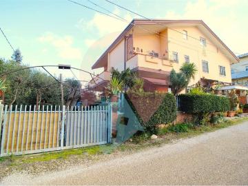 Villetta indipendente in vendita di 480 m² in Via Vestina, 473
