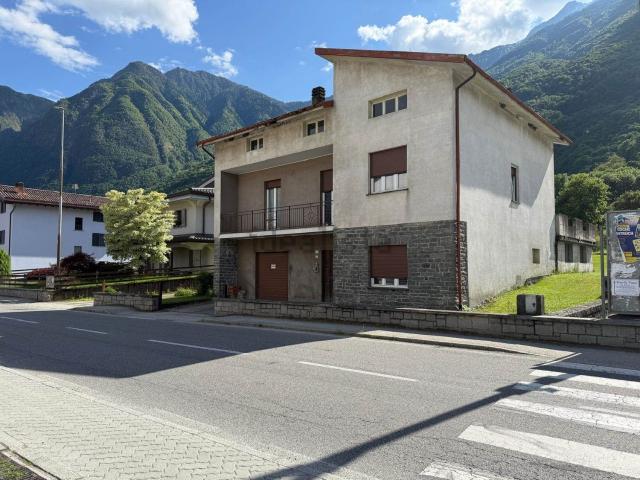 Villetta indipendente in vendita di 483 m² in Via Trivulzia, 22