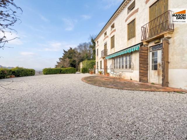 Villetta indipendente in vendita di 486 m² in Via Chiesa, 81