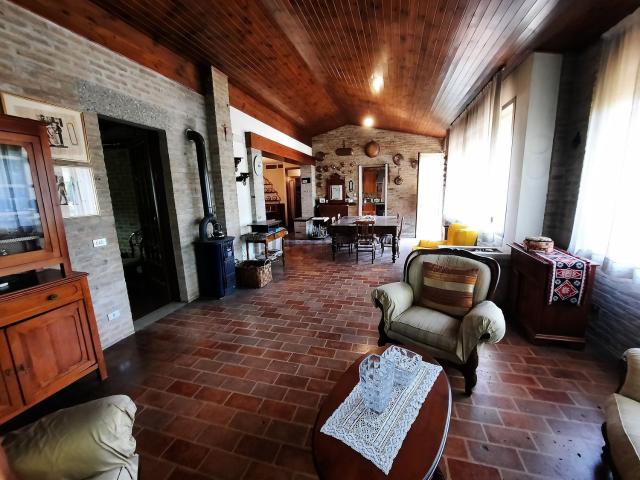 Villetta indipendente in vendita di 490 m²