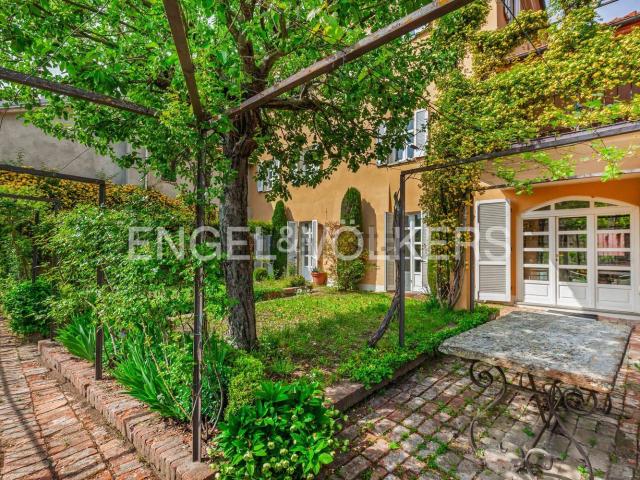Villetta indipendente in vendita di 490 m² in Via Demagistris