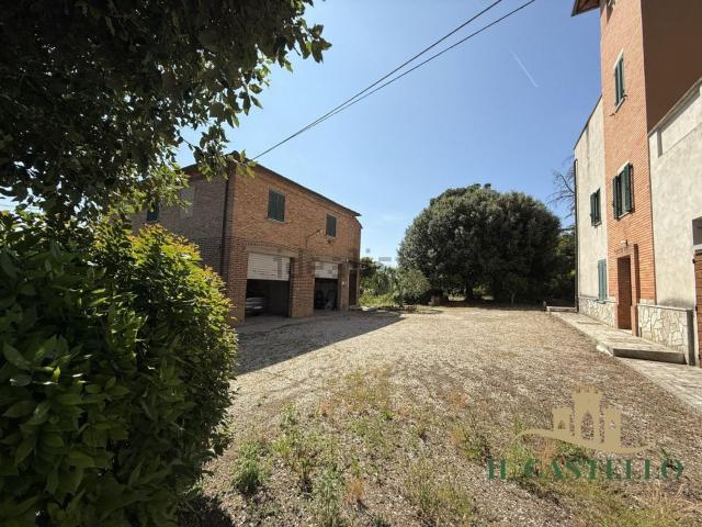 Villetta indipendente in vendita di 490 m² in Via Nazionale