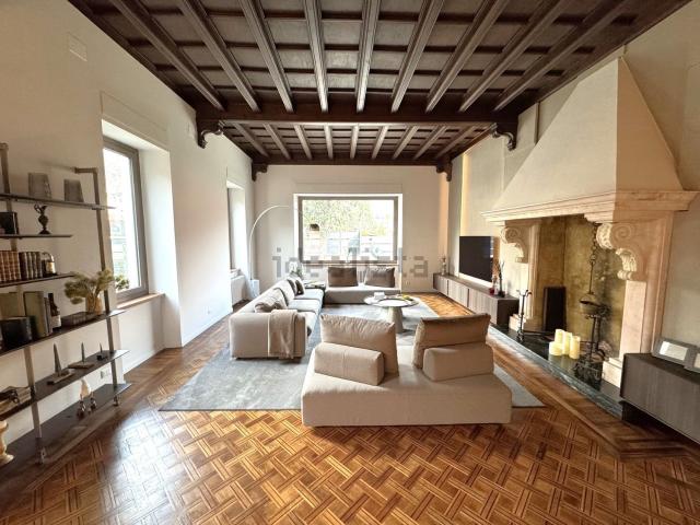 Villetta indipendente in vendita di 490 m² in Via Roma, 52