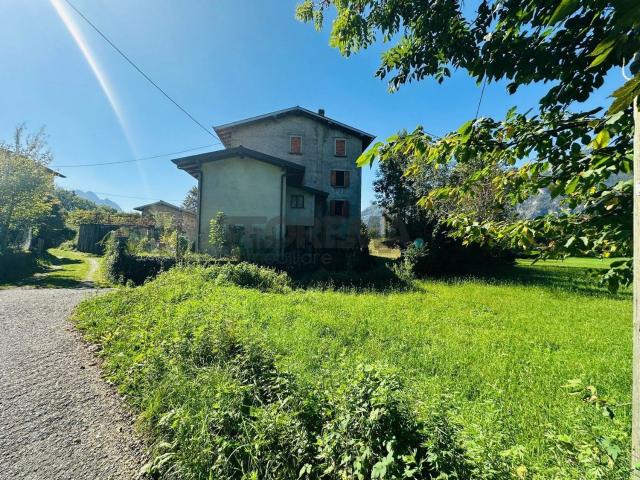 Villetta indipendente in vendita di 491 m² in Via Michelangelo da Caravaggio