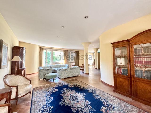 Villetta indipendente in vendita di 491 m² in Via Renato Fucini