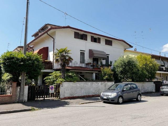 Villetta indipendente in vendita di 492 m² in Via Mentana
