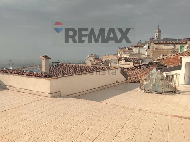 Villetta indipendente in vendita di 493 m² in Piazza Giovanni Bovio, 31