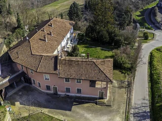 Villetta indipendente in vendita di 499 m² in Via Piea, 24