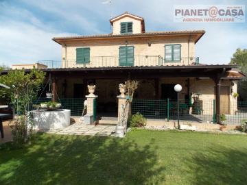 Villetta indipendente in vendita di 500 m²