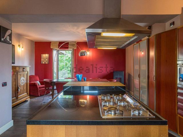 Villetta bifamiliare in vendita di 300 m² in Via Carlo Rattini