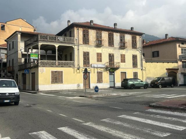 Villetta indipendente in vendita di 500 m² in Via Aosta, 27