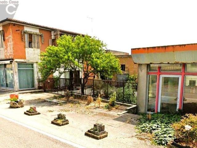 Villetta indipendente in vendita di 500 m² in Via Adige
