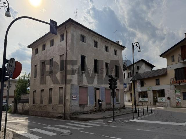 Villetta indipendente in vendita di 500 m² in Via Bernard Luigi, 4