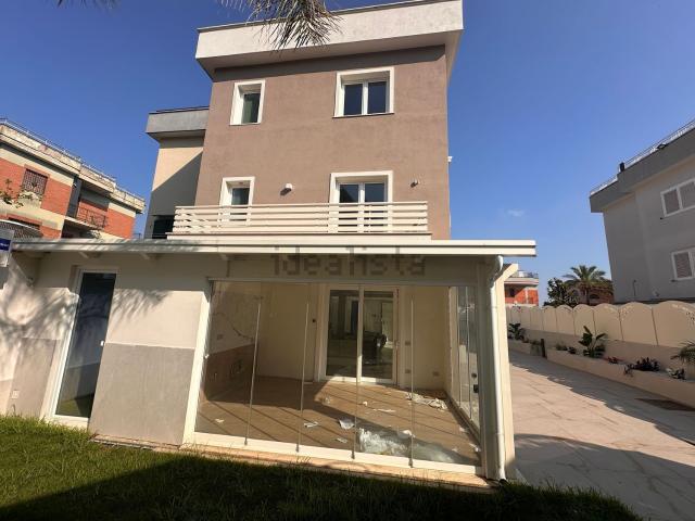 Villetta indipendente in vendita di 500 m² in Via del Mare