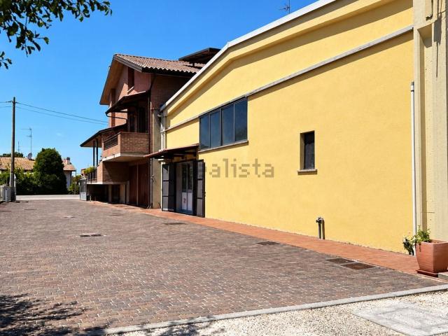 Villetta indipendente in vendita di 500 m² in Via Fiume Montone Abbandonato, 450
