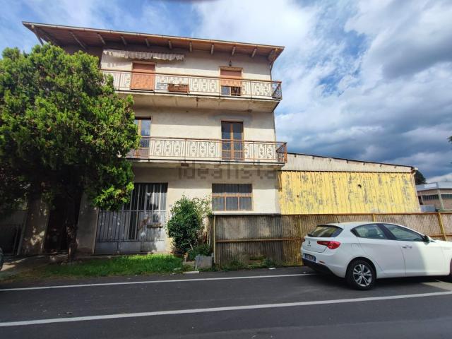 Villetta indipendente in vendita di 500 m² in Via Francesco Petrarca