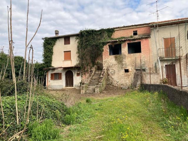 Villetta indipendente in vendita di 500 m² in Via Latina