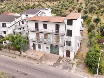 Villetta indipendente in vendita di 500 m² in Viale Europa Unita, 65