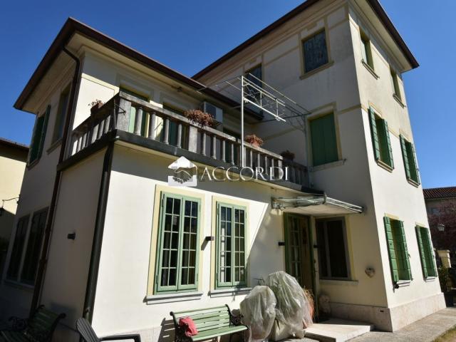 Villetta indipendente in vendita di 500 m² in Piazzale Duca D&apos Aosta, 7