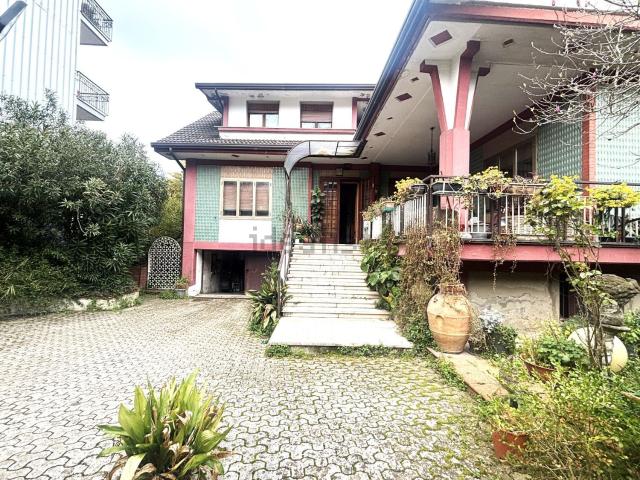 Villetta indipendente in vendita di 511 m² in Via Nazionale, 81