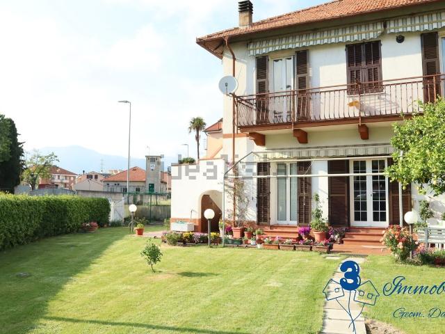 Case e ville in vendita di 226 m² in Via Rita Levi Montalcini