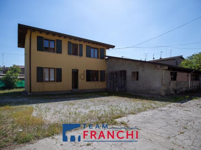 Villetta indipendente in vendita di 518 m² in Via Carbone, 11
