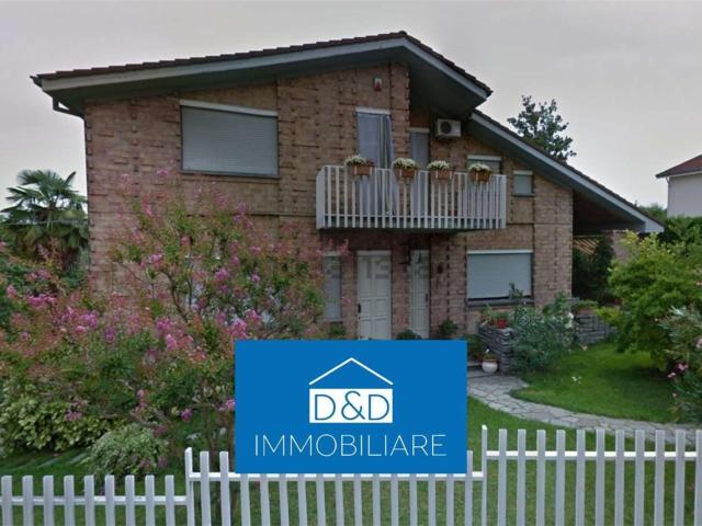 Villetta indipendente in vendita di 519 m² in Via Umberto I, 23