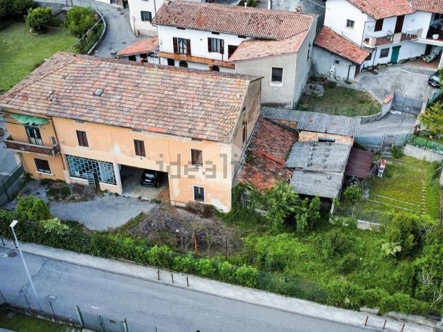 Villetta indipendente in vendita di 521 m² in Via C. Battisti, 10