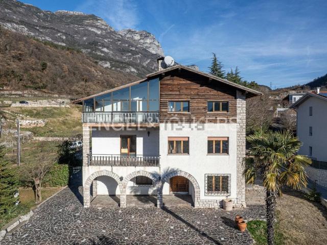 Villetta indipendente in vendita di 521 m² in Via Nanghel, 20