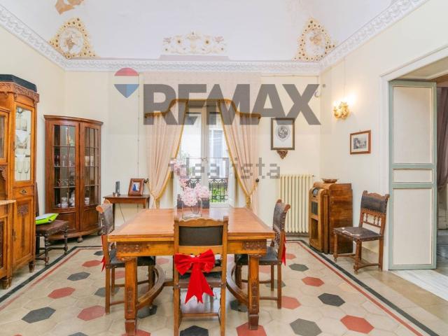 Villetta indipendente in vendita di 523 m² in Via Bonifacio, 44