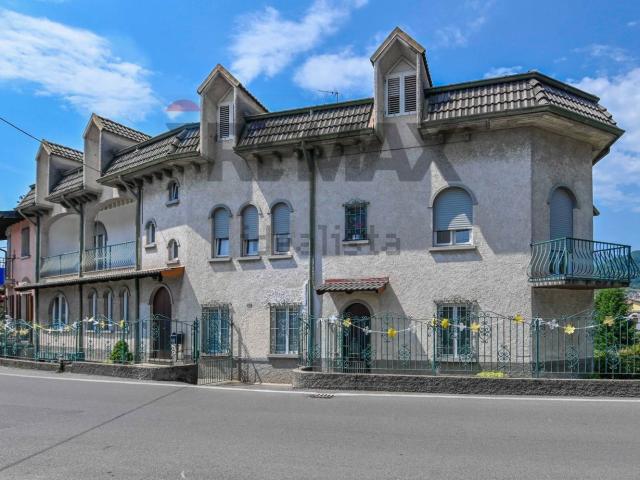 Villetta indipendente in vendita di 524 m² in Via Antonio Locatelli, 51
