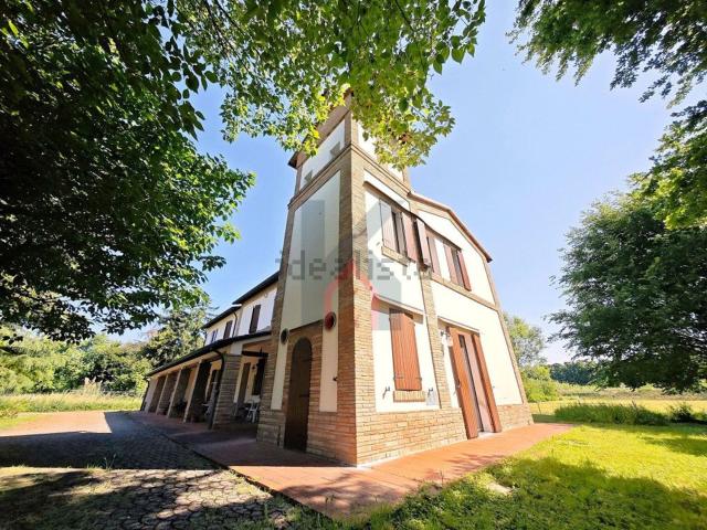 Case e ville in vendita di 526 m² in Via Cassirano
