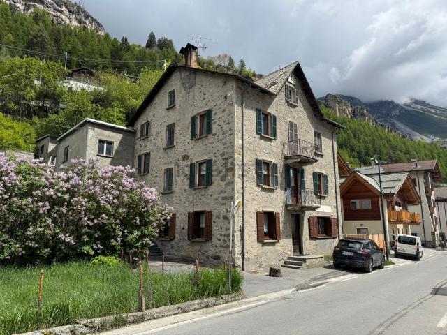 Villetta indipendente in vendita di 526 m² in Via 25 Aprile, 11