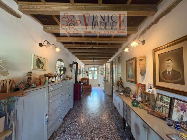 Villetta indipendente in vendita di 530 m² in Via Virgilio