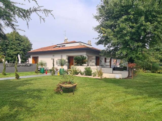 Villetta indipendente in vendita di 530 m² in Via Piave, 79