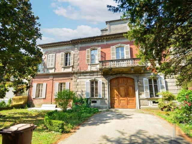 Villetta indipendente in vendita di 530 m² in Piazza Dante, 42